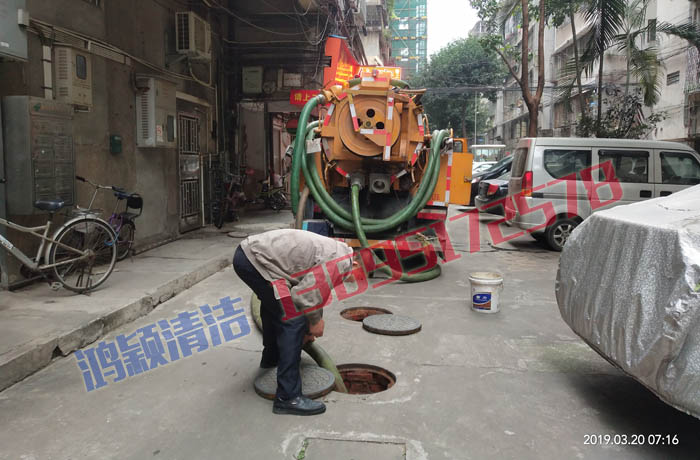 小區清理化糞池
